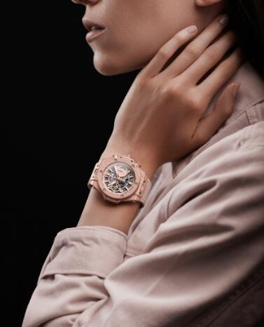 The special color of the Hublot symbolizes the ever-changing future.